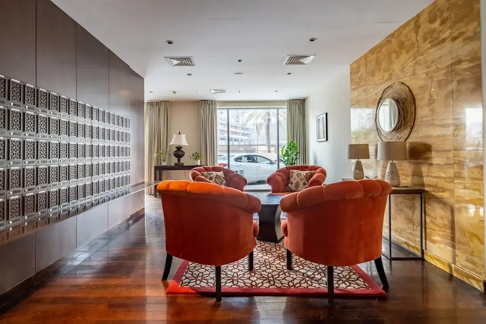 Monty - Stylish Apartment with Partial Burj Khalifa View