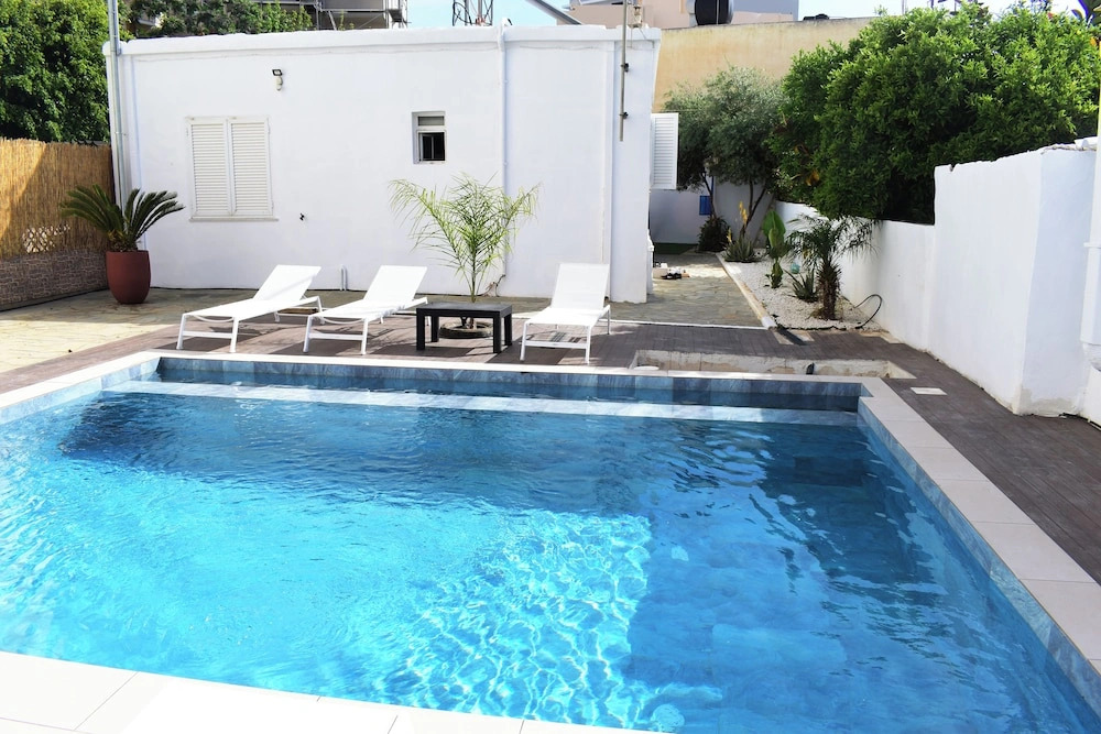 Luxsuites