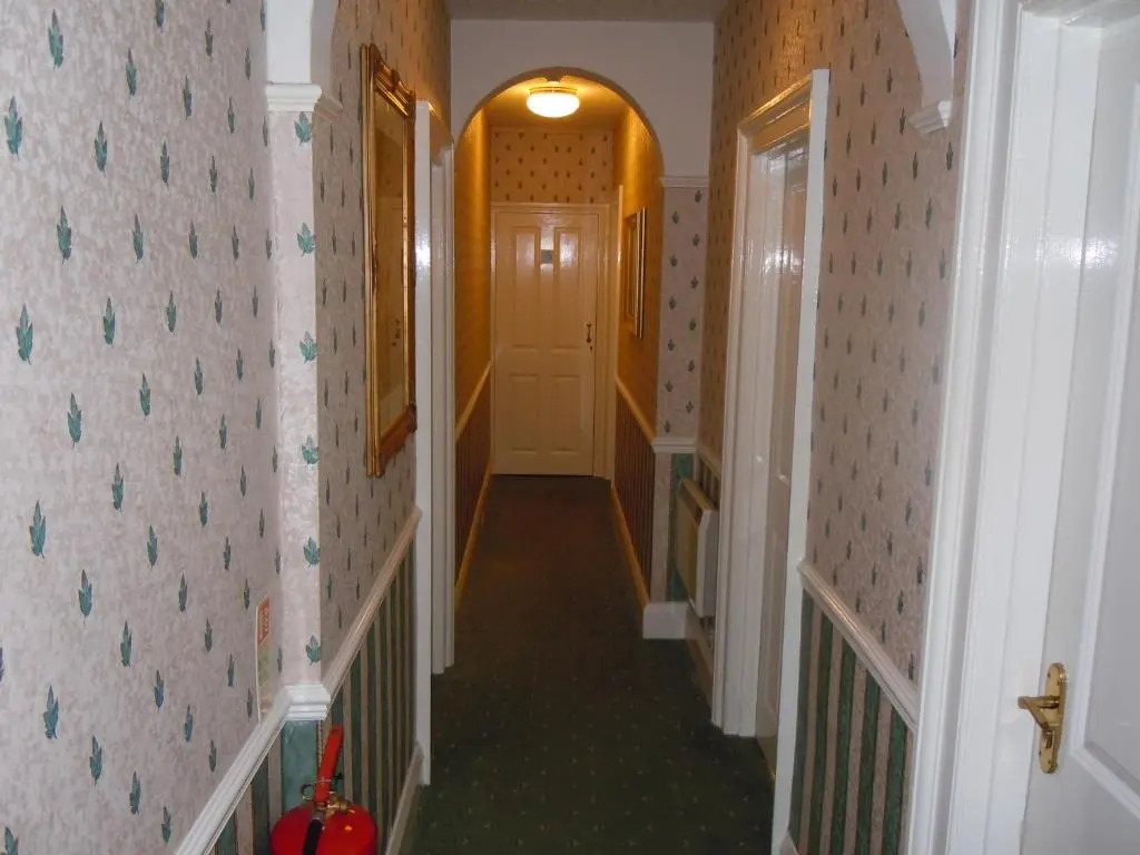 Roselawn Hotel