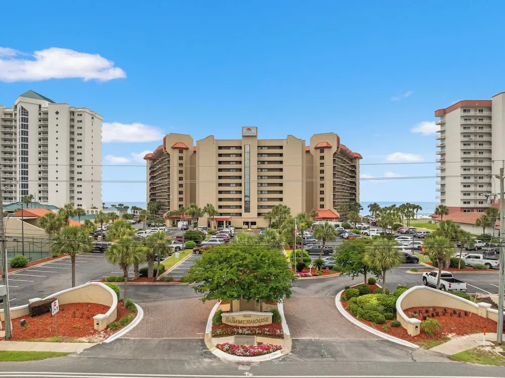 The Summerhouse! Beachfront 2BR Condo, Sleeps 8, Gulf Views