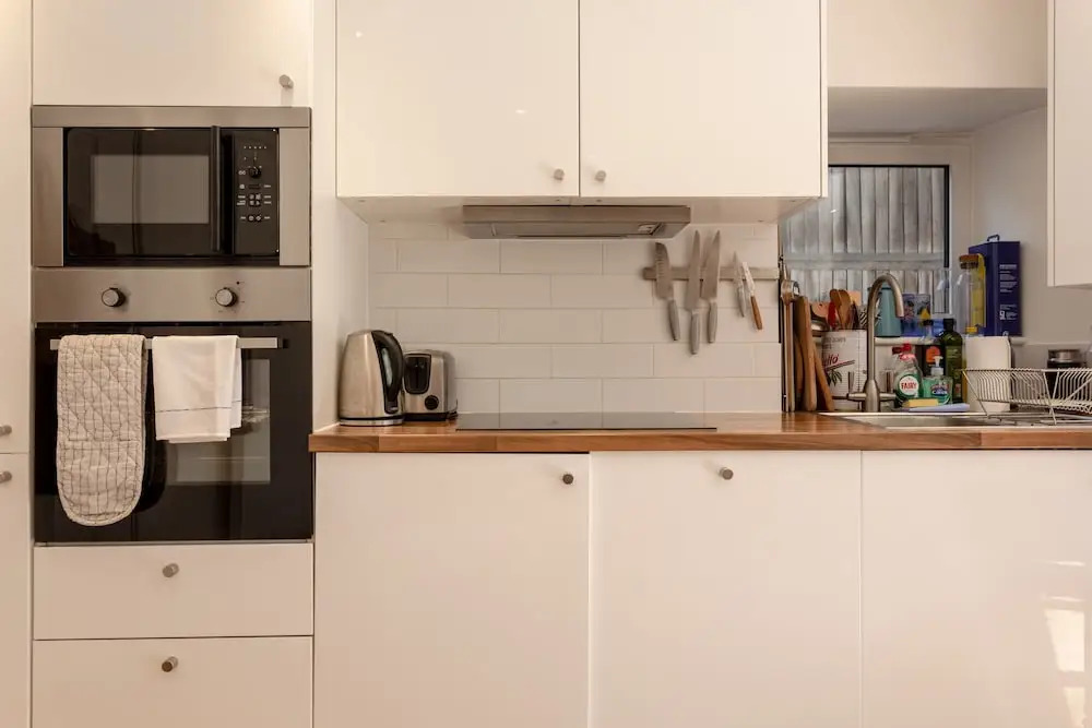 2 Bedroom Flat With Private Garden East London