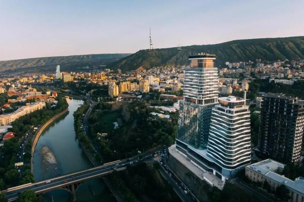 Luxury Hotel Apartment With Stunnig Views For 4