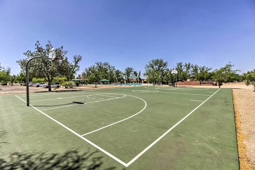 Step-free Sahuarita Retreat! Patio + Pool Access