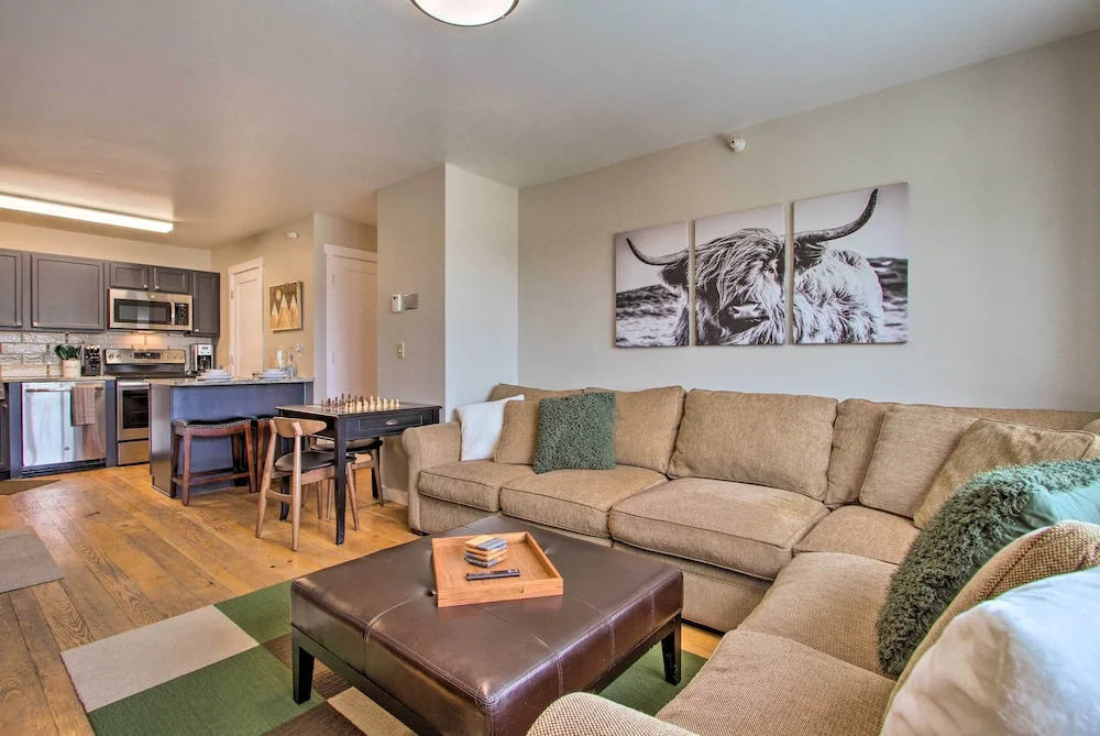 Cozy Montana Condo w/ Walk to Big Sky Resort!