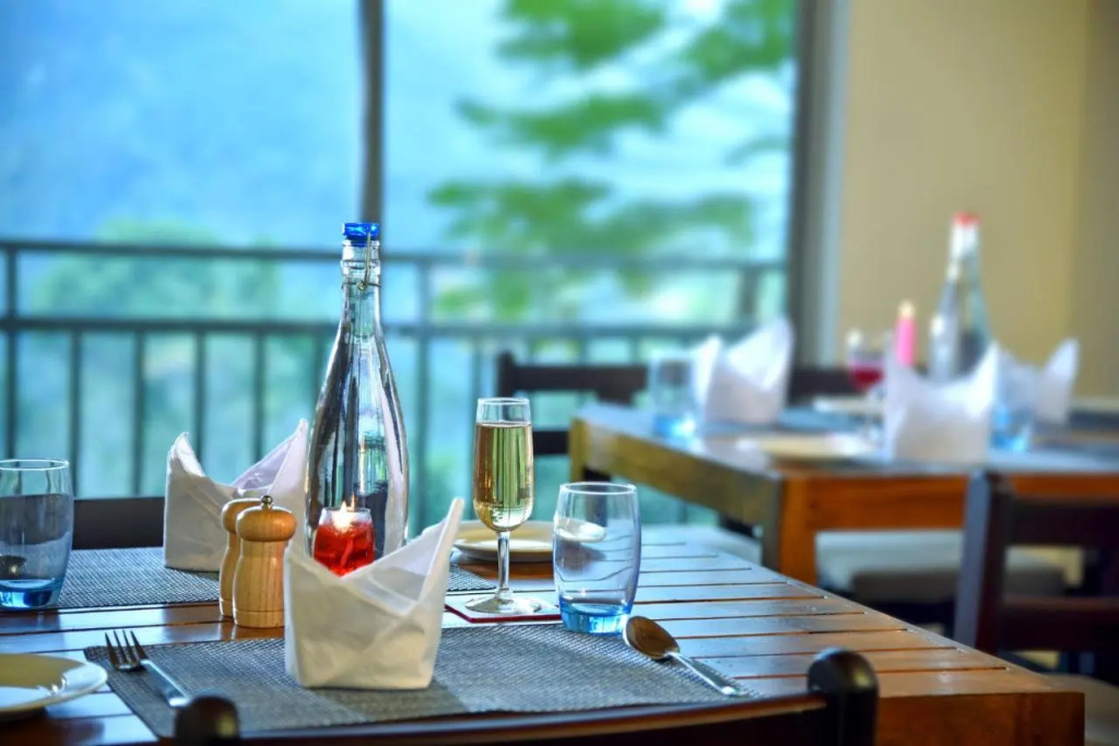 Mistletoe Munnar Homestay & Cafe