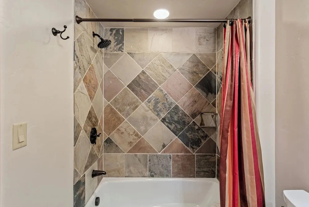 Ski-in/ski-out Retreat Hot Tub + Bunk Room 2 Bedroom Condo