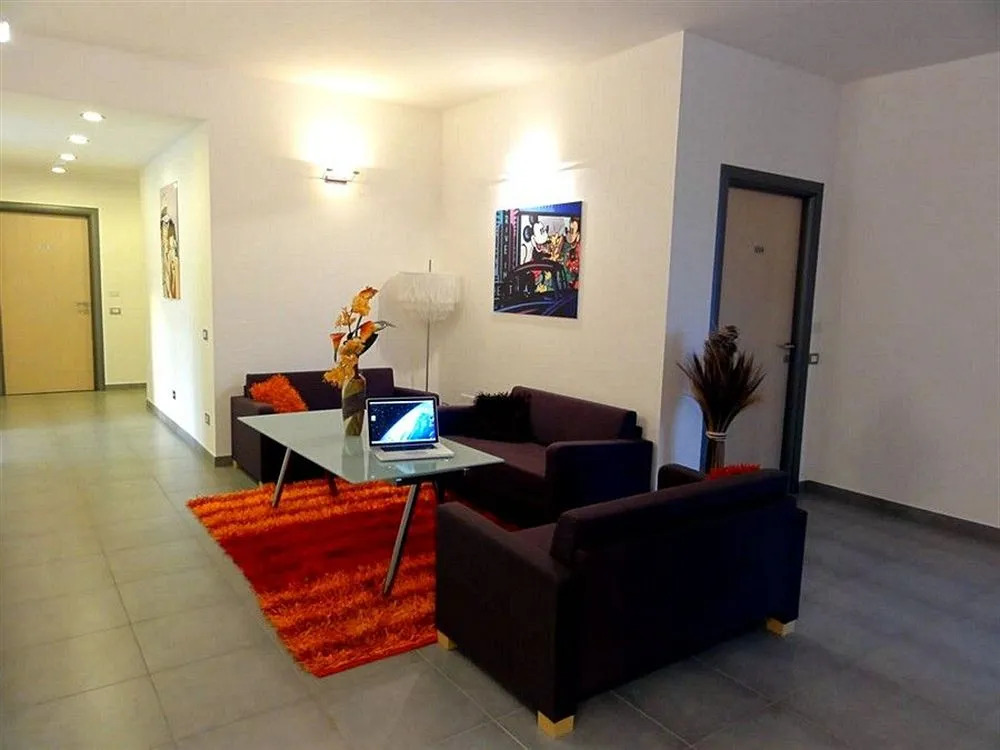 Enny Camere