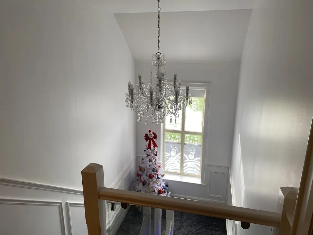 Rostrevor Valley 6-br, Sleeps 20 w/ Hot Tub & View