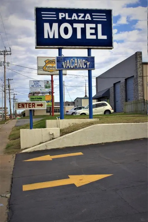 Plaza Motel
