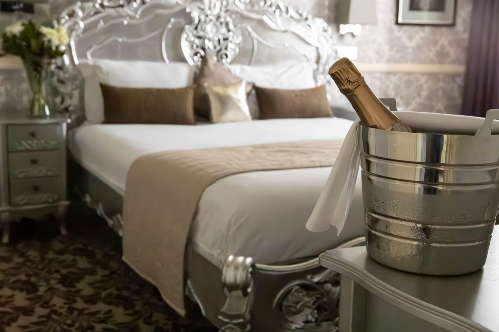 The Leonard Hotel