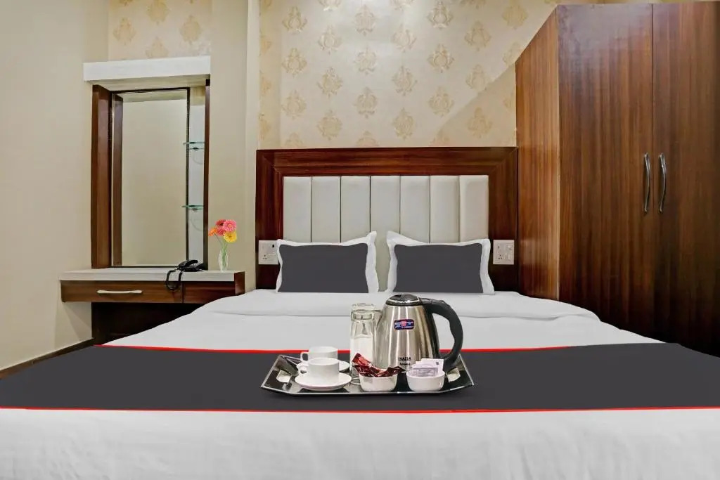 Collection O 93556 Hotel Citi Star
