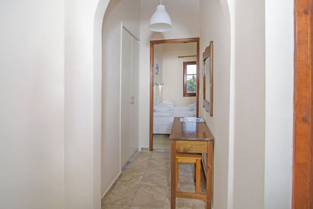Nikolouzos Sunny Estate