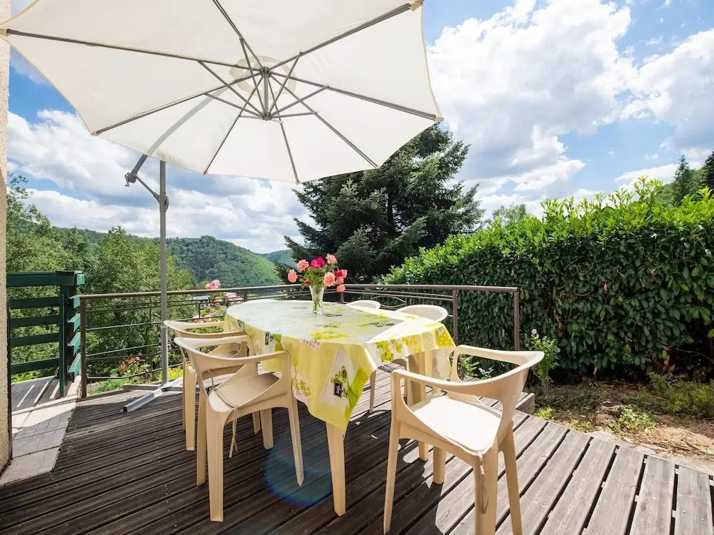 Inviting Holiday Home in Miremont With Garden