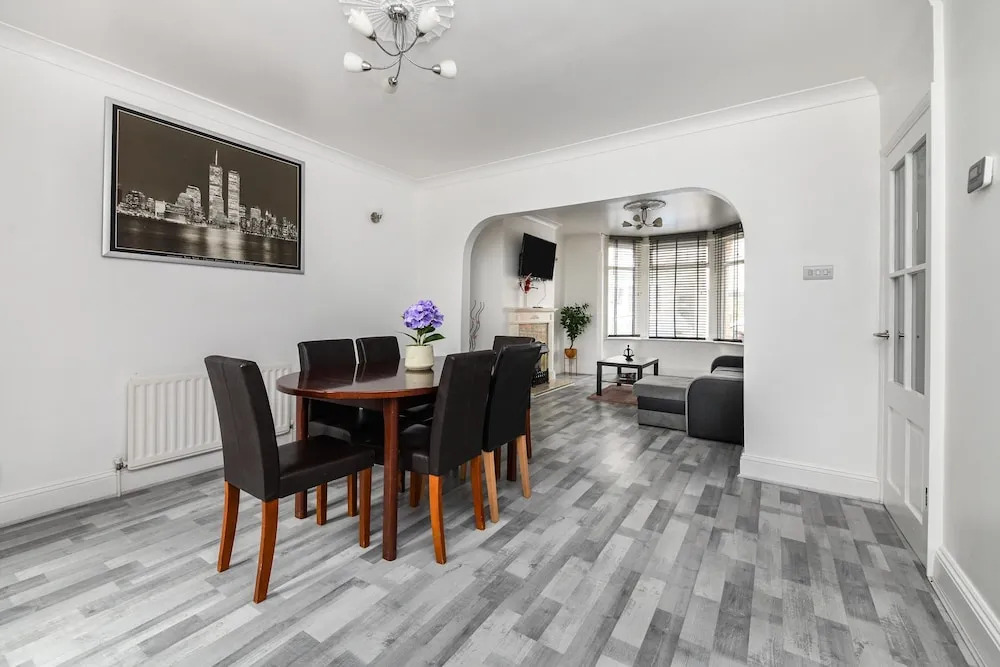 House - Sleeps 10 - Garden - Close to City Centre