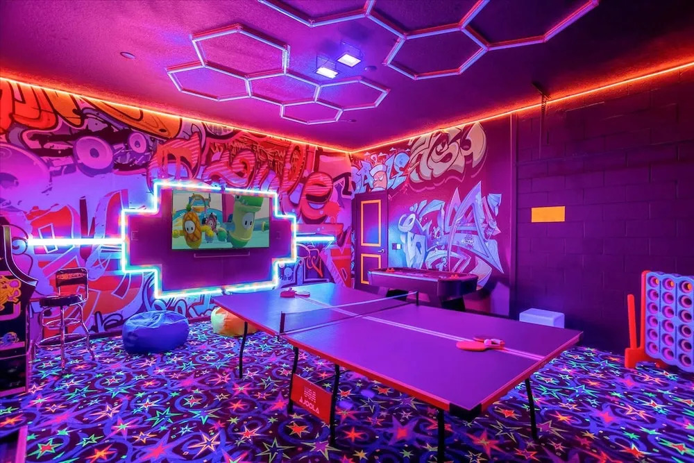 Upstay Mansion w Cinema Games Pool- Sleeps 26