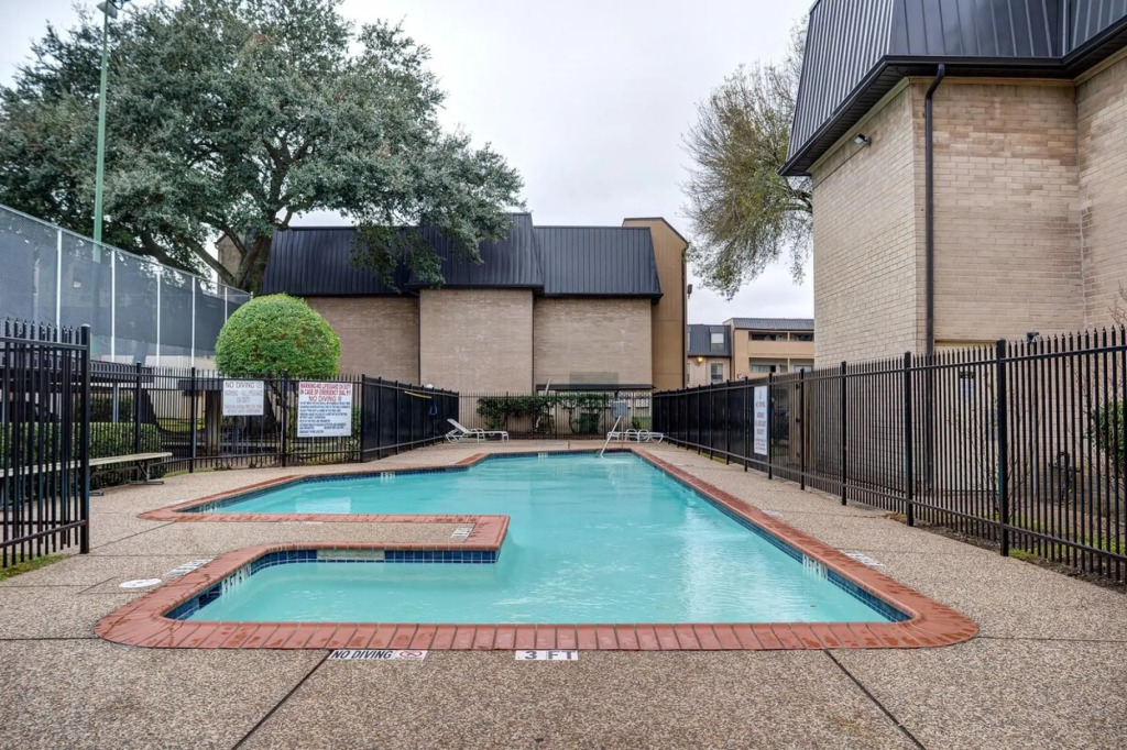Spacious 3 BR, 2 BA Condo near Med Center & NRG