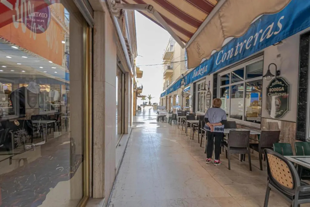 797 Holiday Rentals- Duplex for 7 Carihuela 1 min beach mas parking