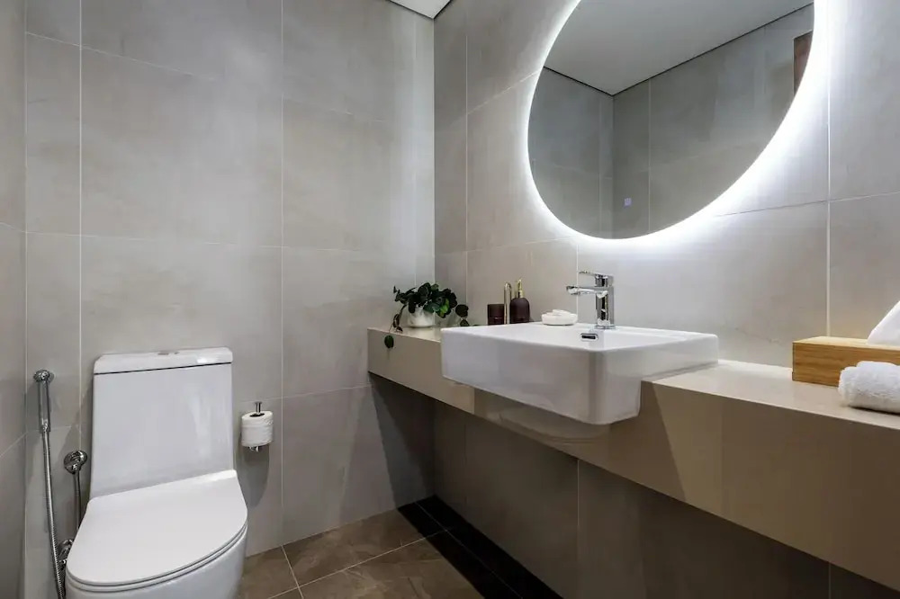 Waves - Stylish 1BR Close to IMG World & Global Village