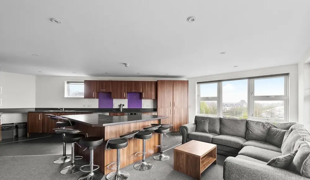 8 Bed Apartment @ Derriford Stays by Pureserviced