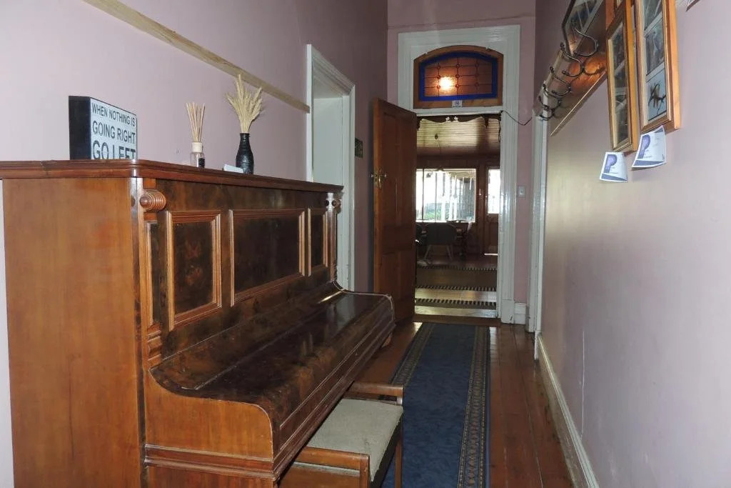 Wozza's B&B and Vault Cafe