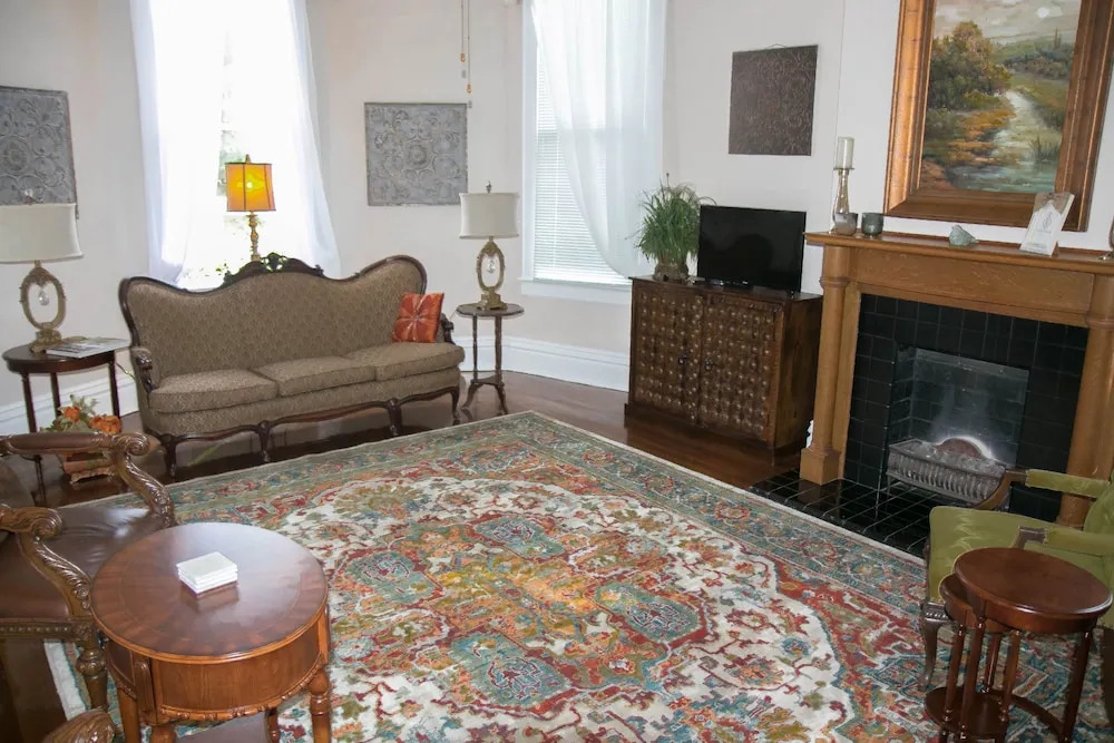 Laurel Manor Bed and Breakfast