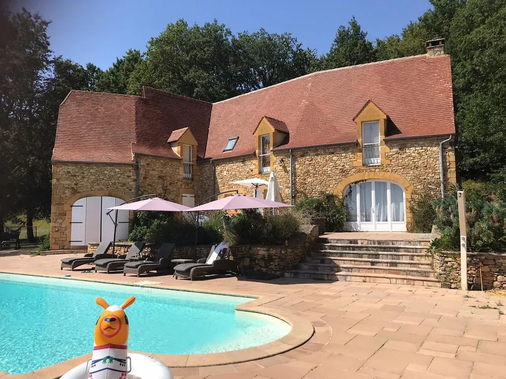 Luxury Secluded Chateau With Pool and hot tub