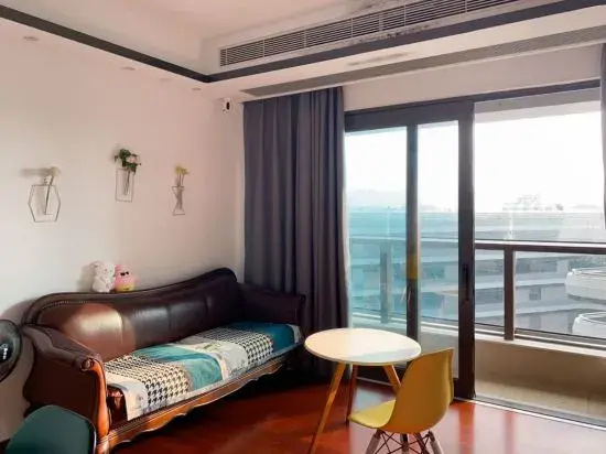 Hongshan 6979 Girls' Youth Apartment
