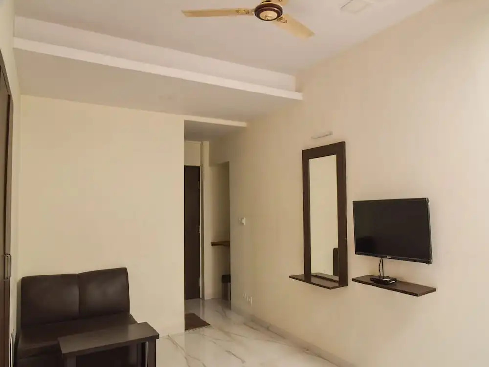 OYO 12854 Hotel Sahara Inn