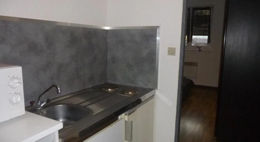 Hotel Porte de France - Self Check In by Homenhancement