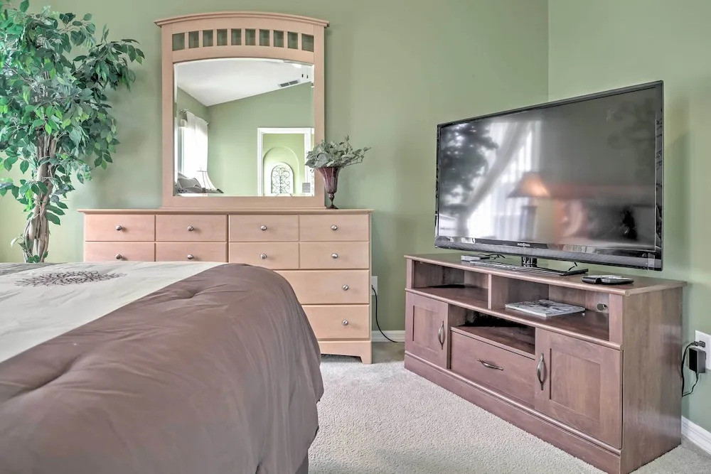 Beautiful Kissimmee Home - 5 Mi to Disney World!