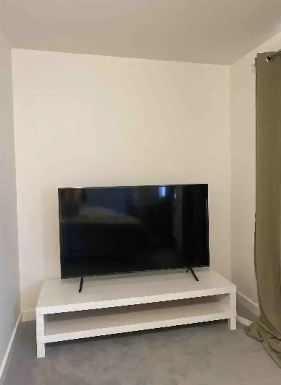 2 Bed House - Sleeps 4 - Parking - Wifi
