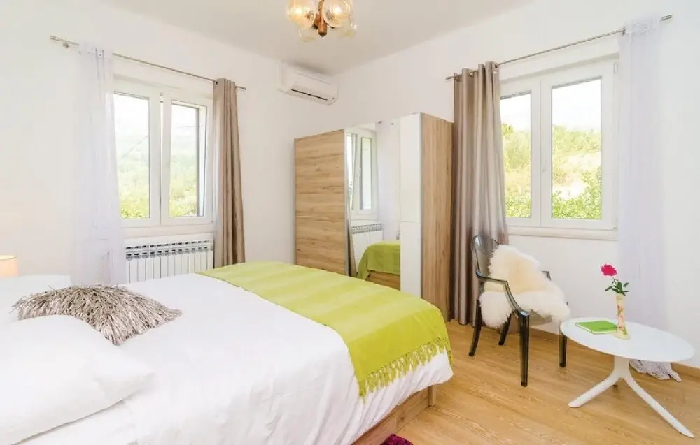 Villa Ucovic - Five-bedroom Villa With Terrace and Swimming Pool ID Direct Booker 4758