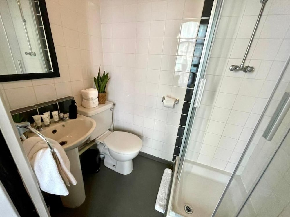 Blue Skye Guest House 8