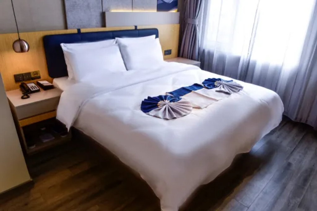 Homeinn Selected Hotel (Longkou Huanhai Middle Road Government Square)