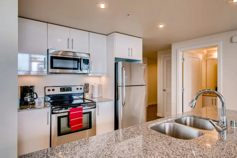 Walk to Everywhere Gaslamp 2 Br2 BA