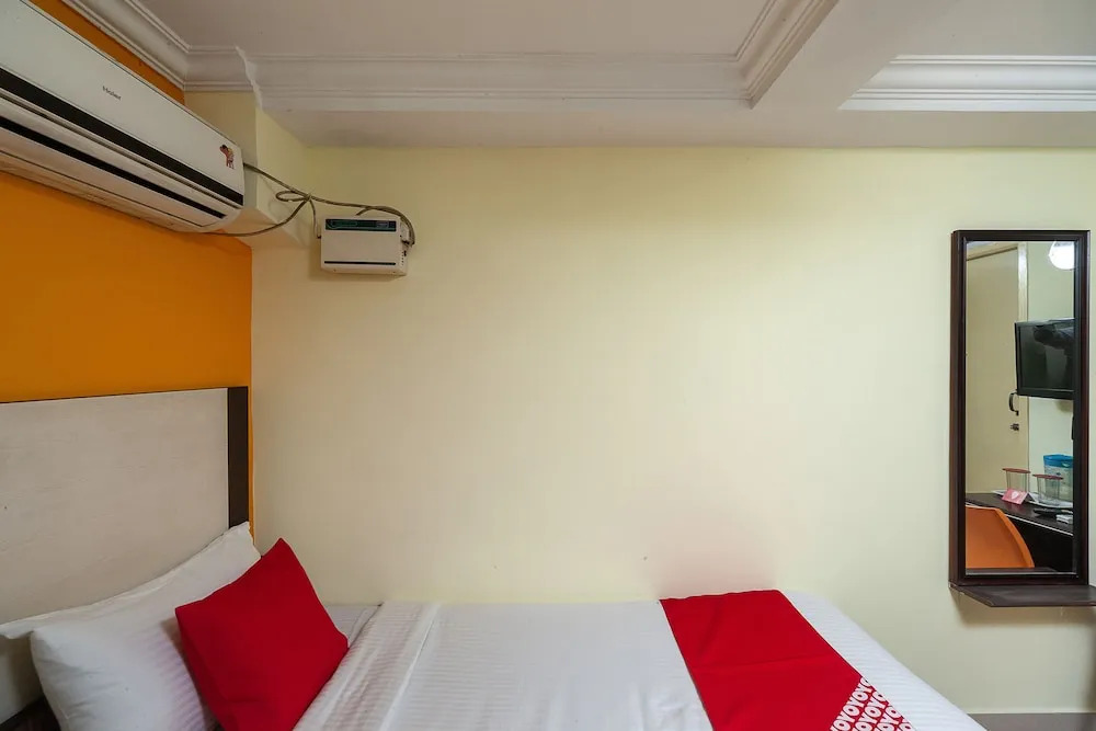 OYO 29267 Hotel Akash Inn