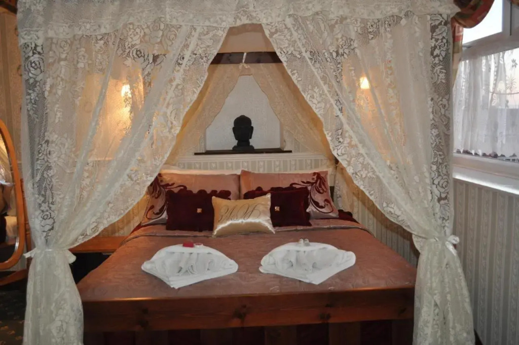 The New Guilderoy Hotel