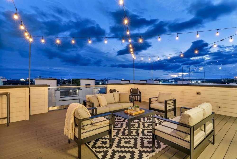 New Hot Tub Rooftop Decks City Views Poker