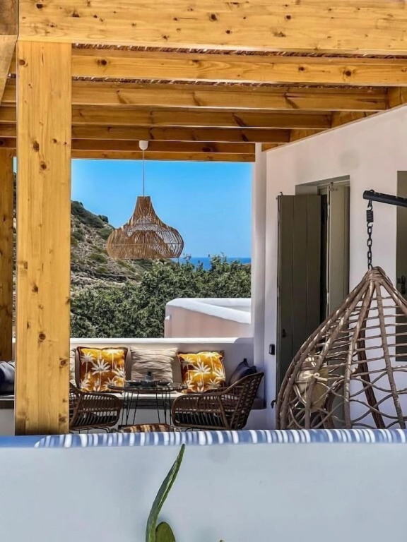 Apademia Skyros