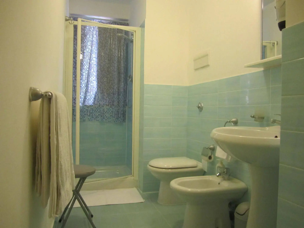 Bed & Breakfast Hostel H24