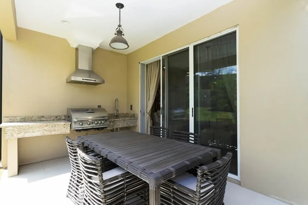 7646 Magic Village Yard 4Bd 8G 119445