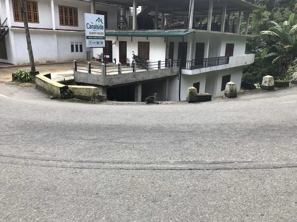 Canalside Villa & Guest House