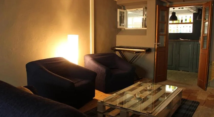 Le Penguin Hostel