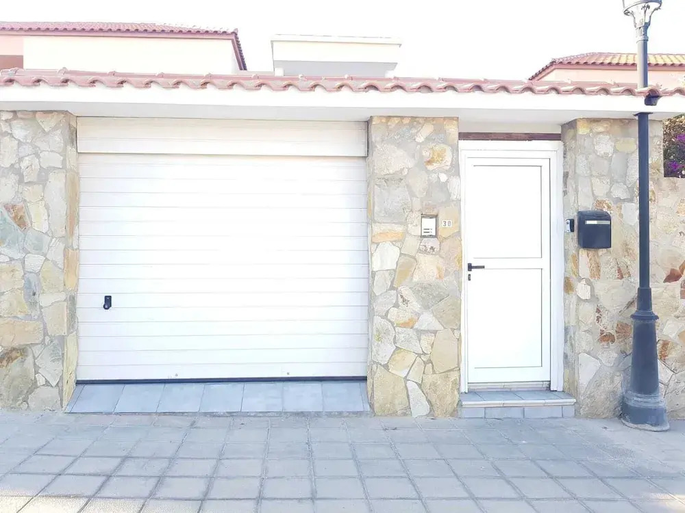 Apartment With Swimming Pool Near the Beach