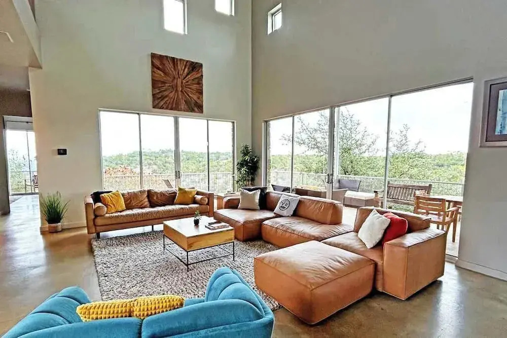 Luxury Hilltop Retreat w/ Scenic Views