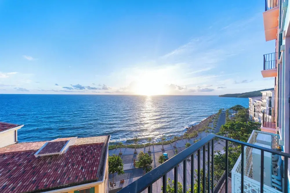 SOLANA Hotel Sunset Town Phu Quoc