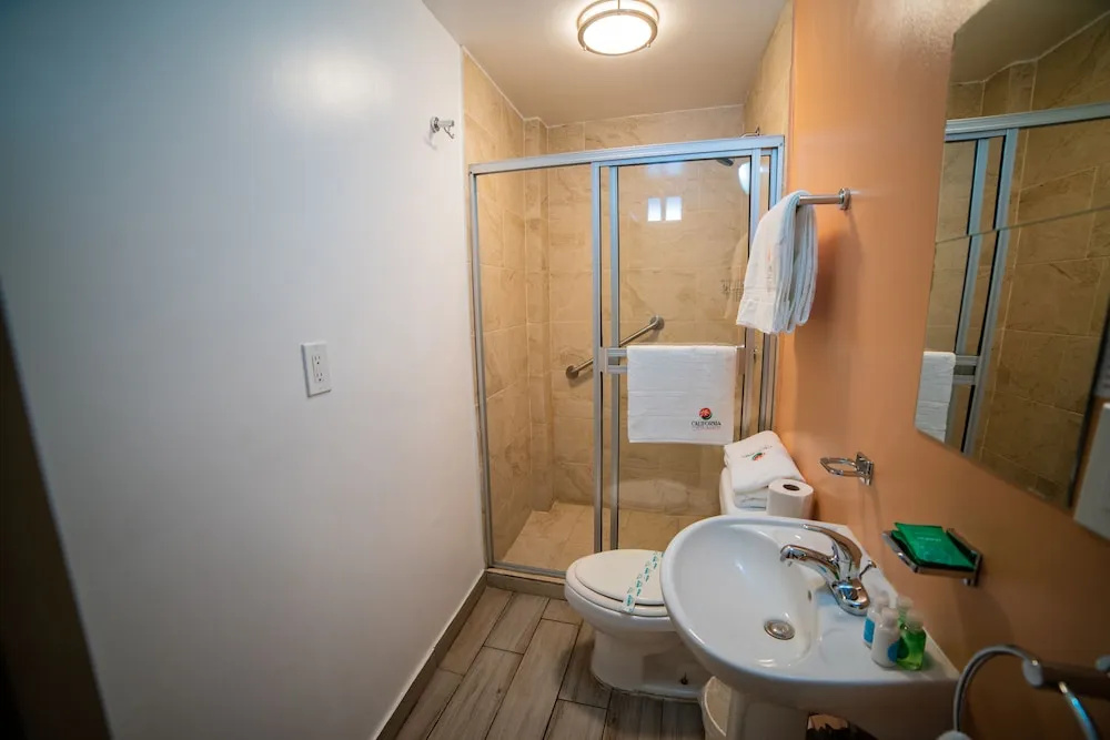 California Comfort & Suites