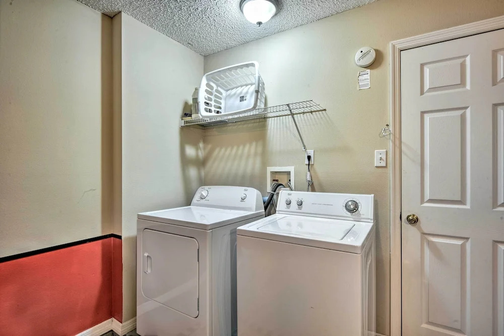 Clermont Home w/ Pool & Game Room: 10 Mi to Parks!