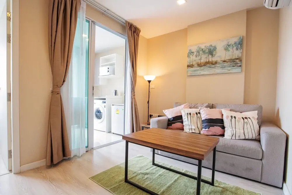 Near BK University Quiet Condo in Rama4 bkb135
