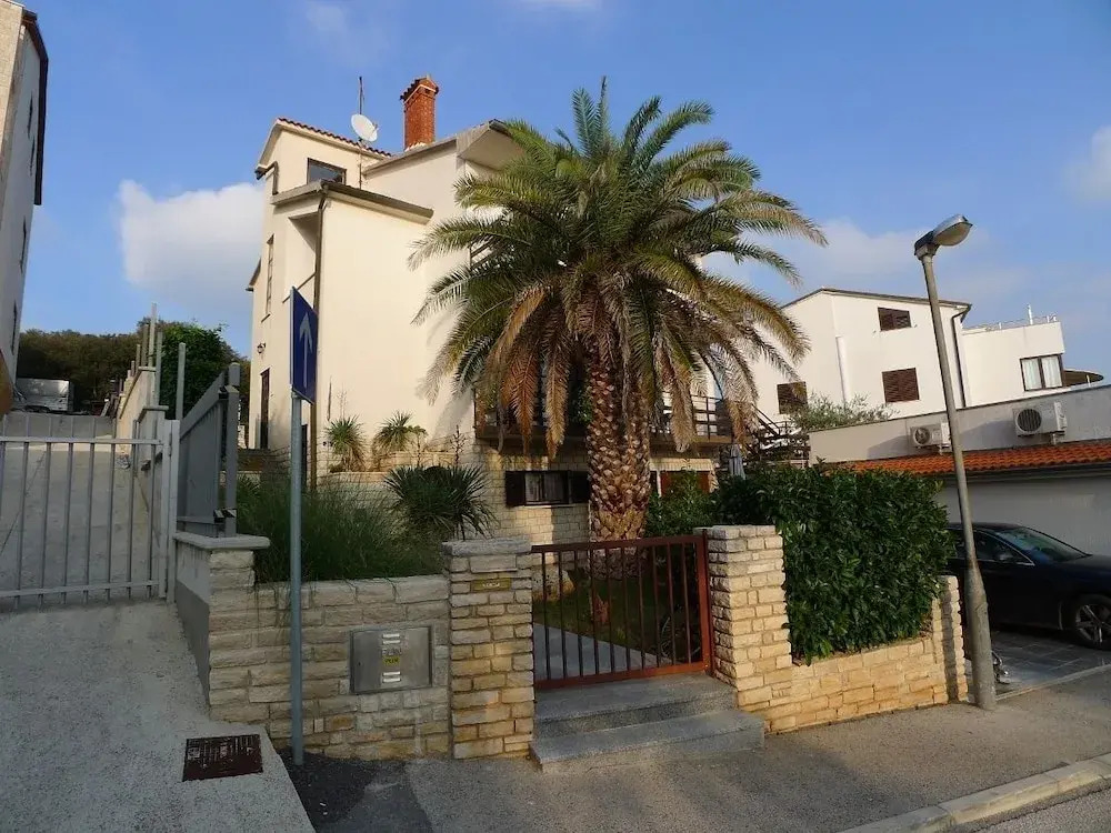 Apartment for two Persons With Swimming Pool Near the Beach
